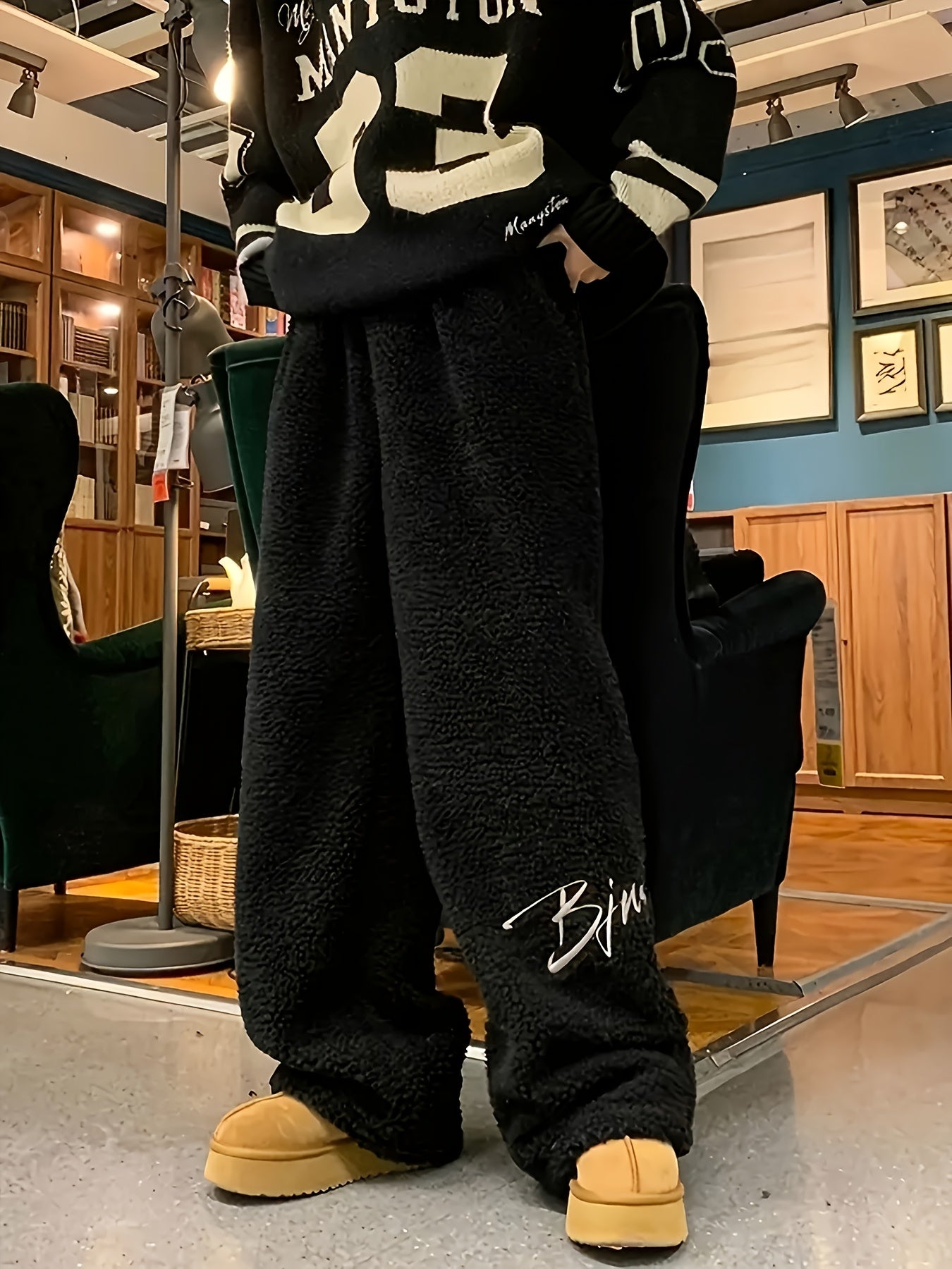 Pantalon large doux en tissu pelucheux avec broderie