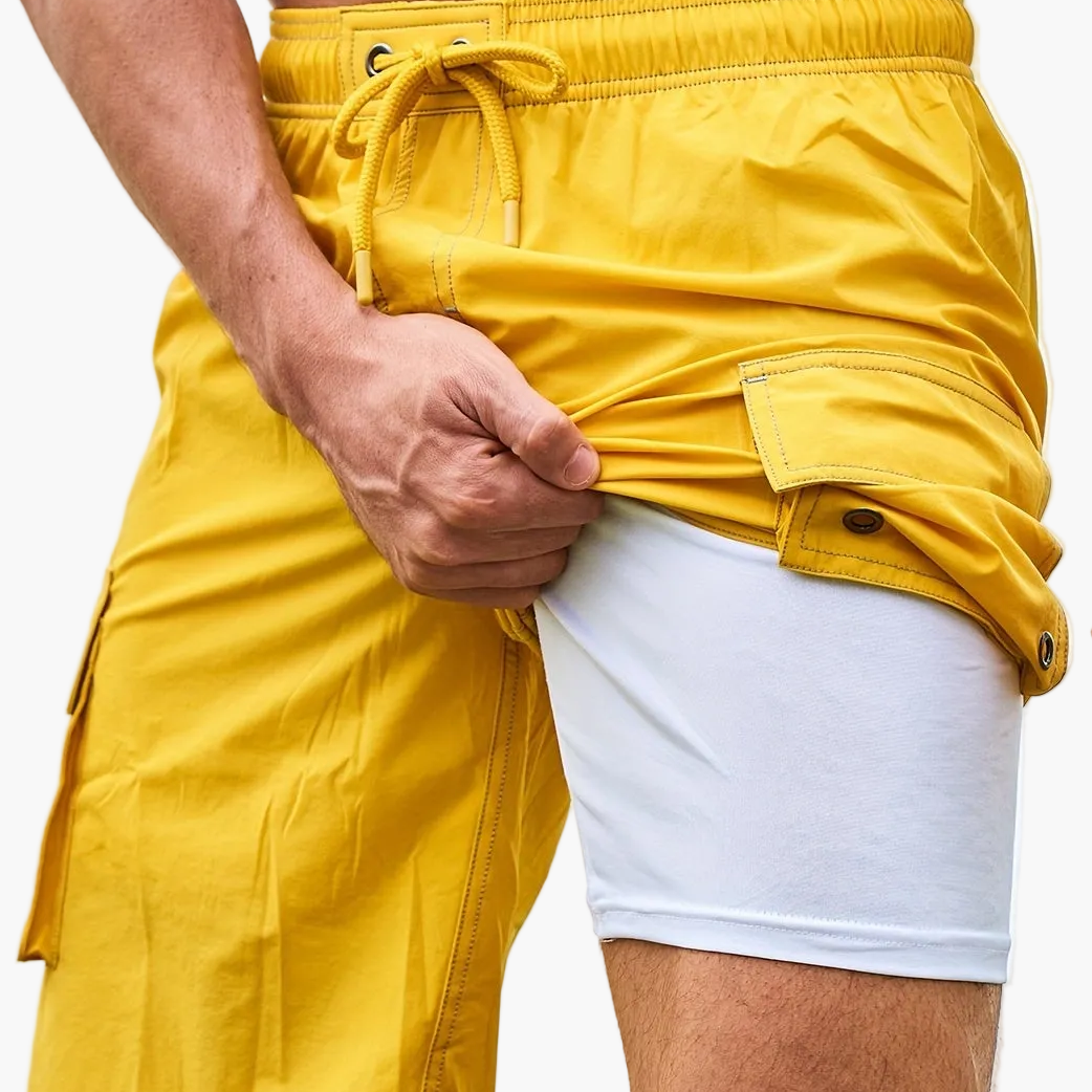 Sportliche Herren-Badeshorts mit reibungsarmer Innenhose und Tasche – ideal für Strand und Pool  
