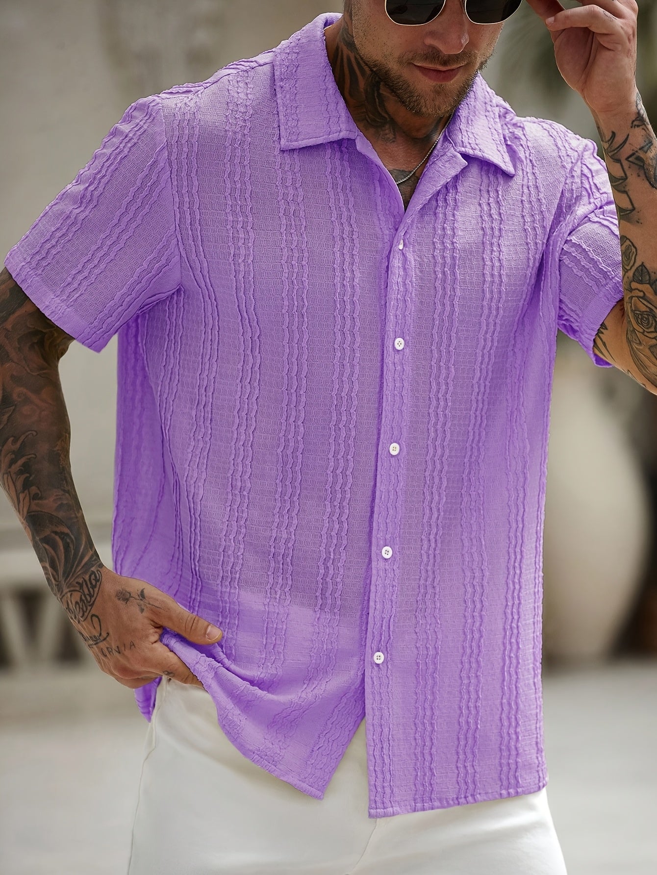 Chemise décontractée à rayures ondulées pour homme – Style estival tendance, idéale pour les sorties et les week-ends
