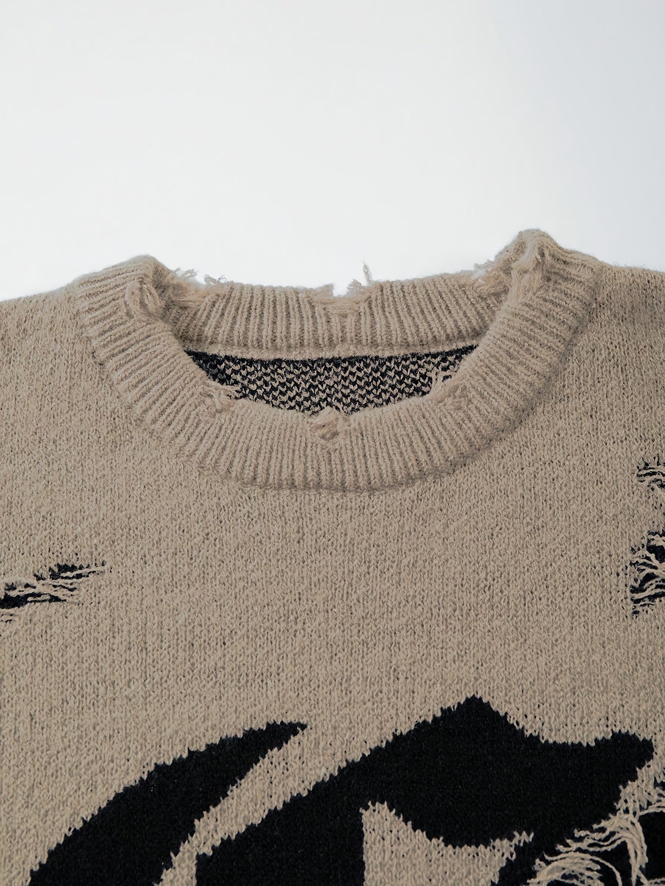 Pull homme gris déchiré oversize avec motif graphique