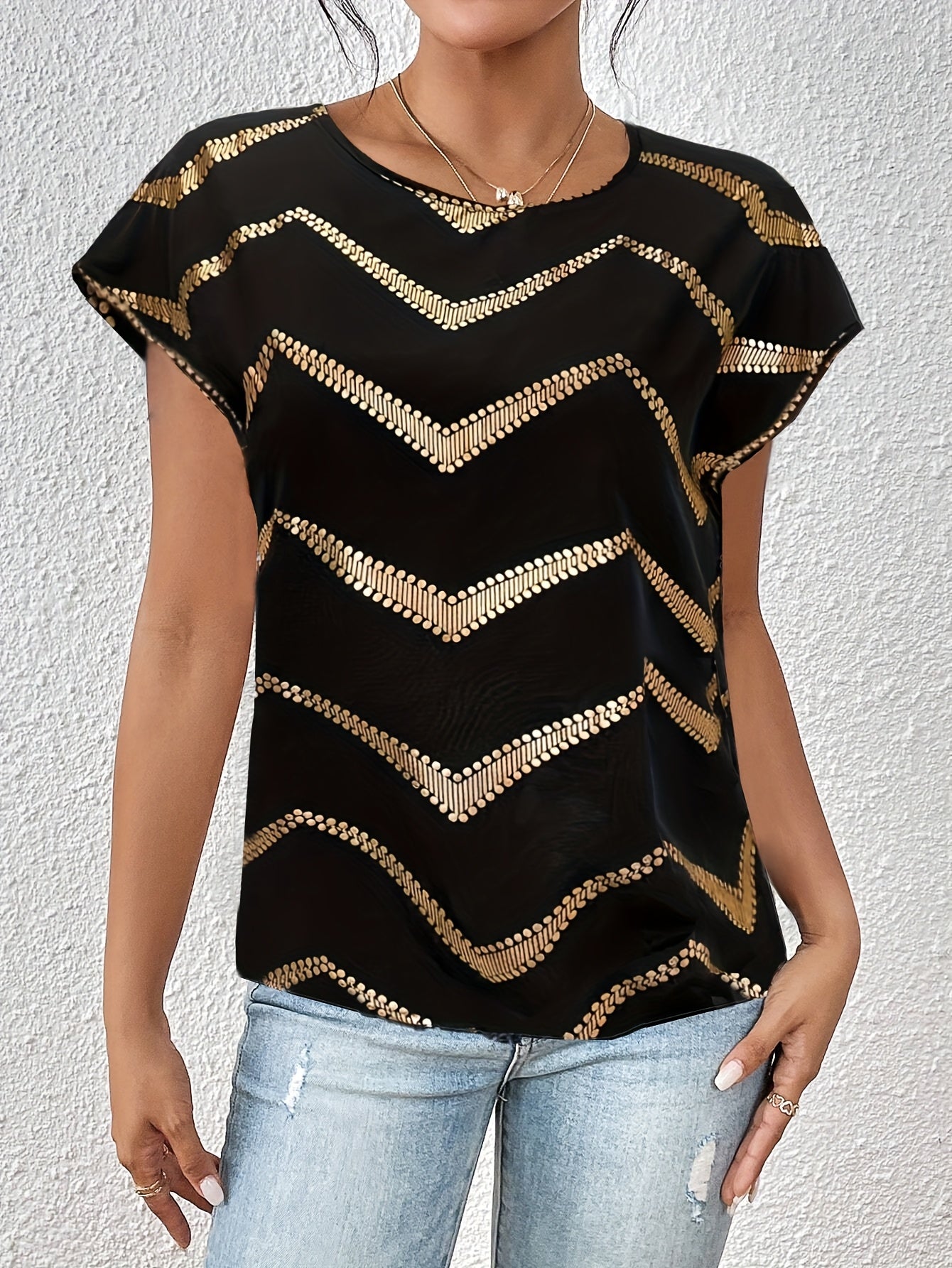 T-shirt damski w eleganckim stylu z geometrycznym wzorem na co dzień lub na wieczór