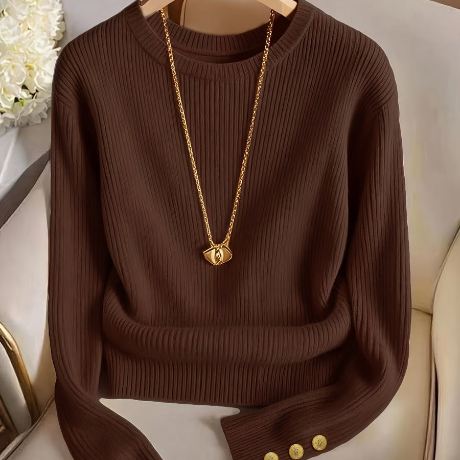 Brązowy prążkowany damski pulower z okrągłym dekoltem, długimi rękawami i złotymi guzikami