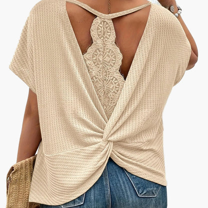 Dame T-shirt i elegant stil med korte ærmer, casual chic