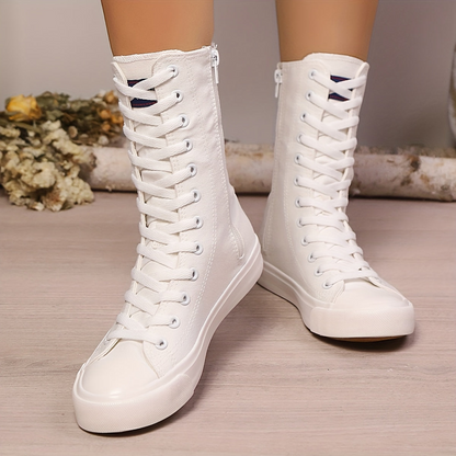 Bottes montantes type basket blanches à lacets et fermeture éclair latérale