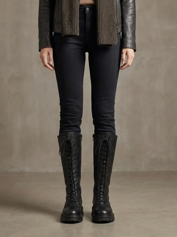 Schwarze hohe Schnürstiefel mit Profilsohle
