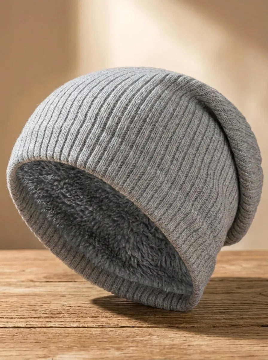 Ribbstickad, varmt fodrad mössa för herr och dam