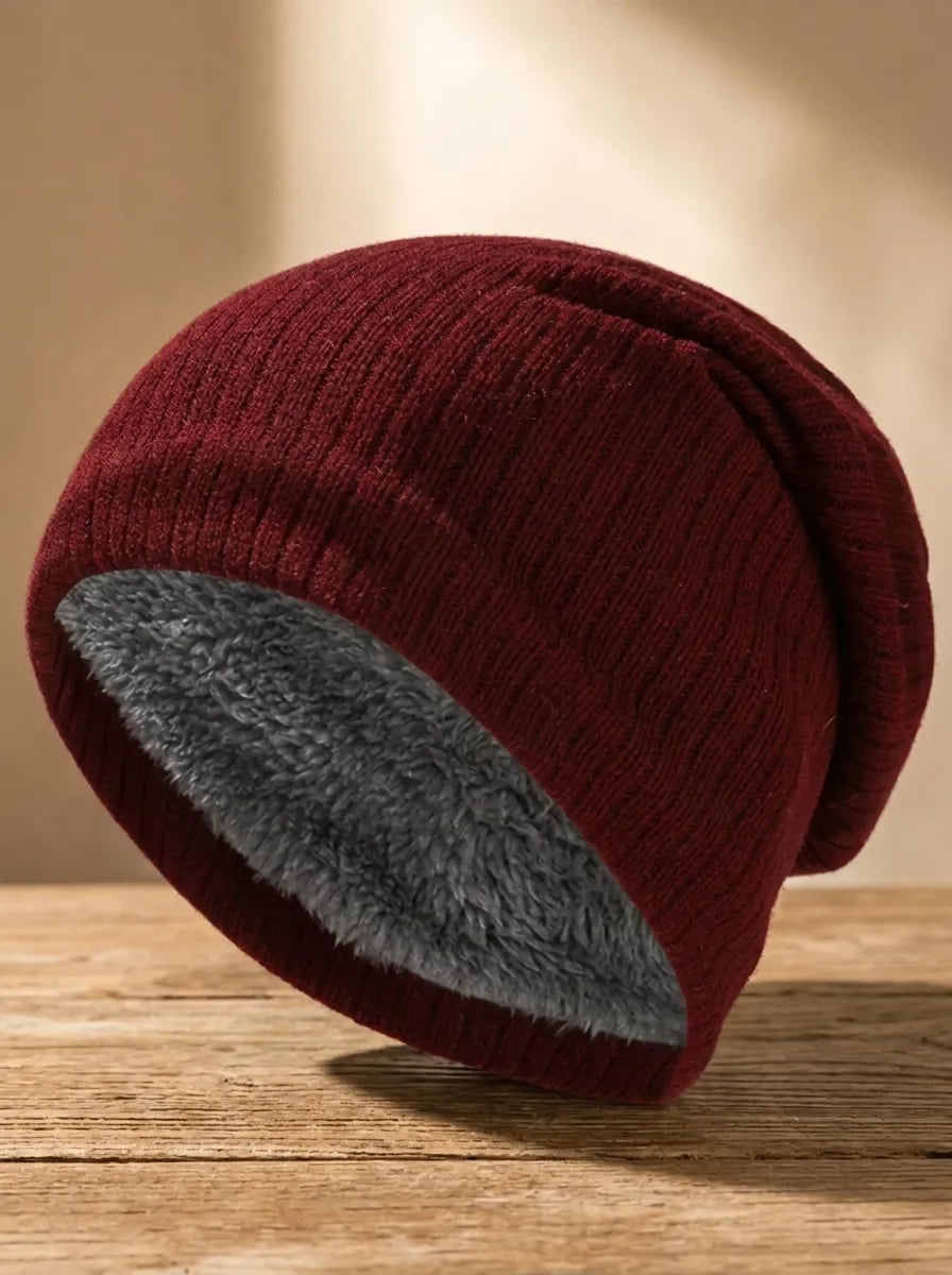 Ribbstickad, varmt fodrad mössa för herr och dam