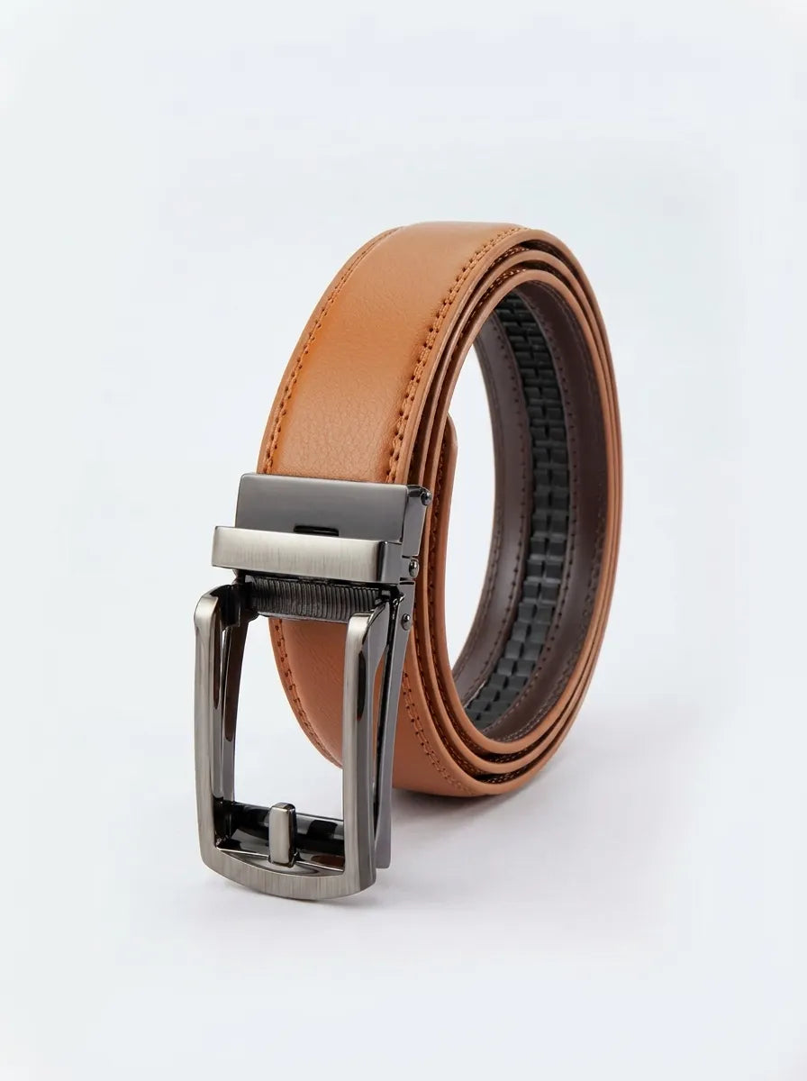 Cinturón para hombre con hebilla automática de material con aspecto de cuero