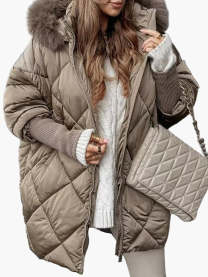 Oversized donsjas met capuchon voor dames, chique en casual stijl, ideaal voor de winter