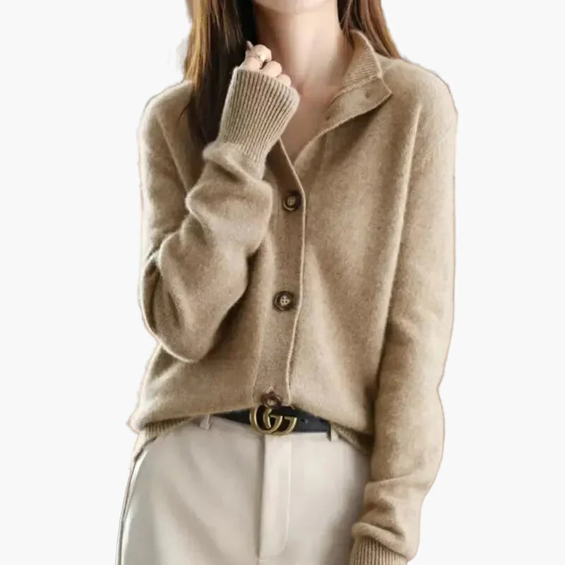 Elegant dame cardigan med høj hals og trendy knapper til et smart afslappet look