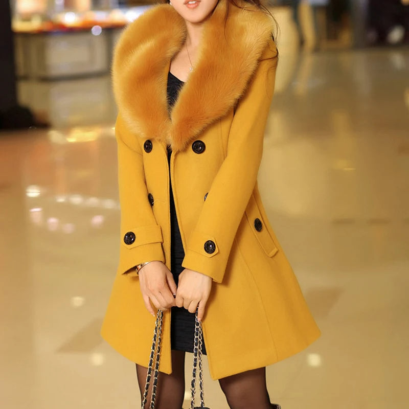 Women’s winter coat with faux-fur buckle collar and long sleeves