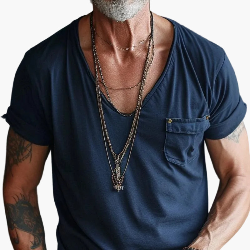 Męski T-shirt casual z dekoltem w serek i kieszenią na piersi – idealny na wyjścia i na co dzień
