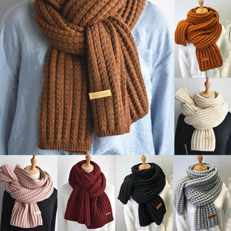 Weicher gerippter gestrickter Winterschal mit Etikett