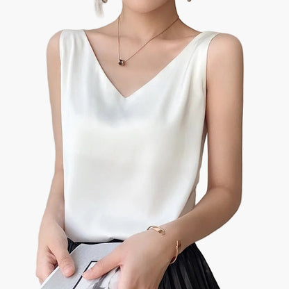 Top femme chic à col V style minimaliste pour look décontracté ou élégant